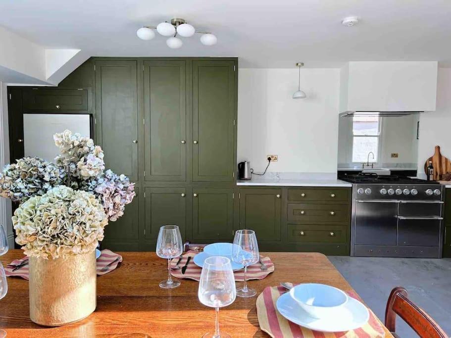 Luxury City Centre Townhouse - Sleeps 6 Chester Exterior foto